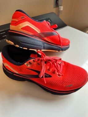 Brooks Women’s Ghost 15 Running Shoes - bright coral with Navy Accents